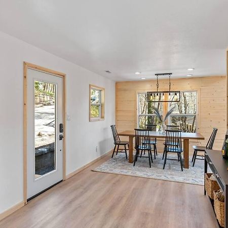 New! Modern Cabin With Two Decks, Bar & Game Room! 개틀린버그 외부 사진