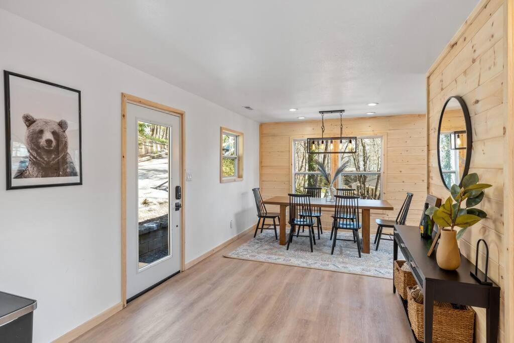 New! Modern Cabin With Two Decks, Bar & Game Room! 개틀린버그 외부 사진