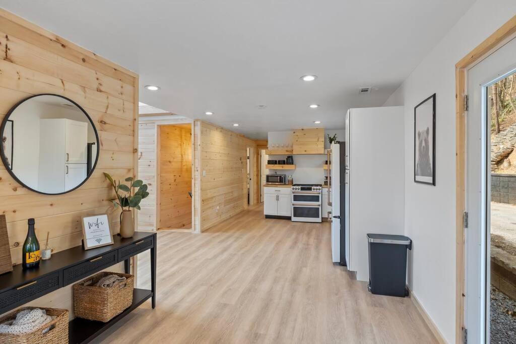 New! Modern Cabin With Two Decks, Bar & Game Room! 개틀린버그 외부 사진
