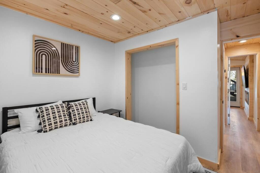 New! Modern Cabin With Two Decks, Bar & Game Room! 개틀린버그 외부 사진