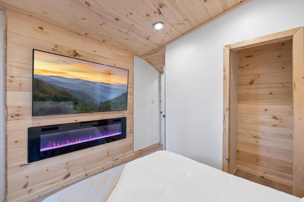 New! Modern Cabin With Two Decks, Bar & Game Room! 개틀린버그 외부 사진