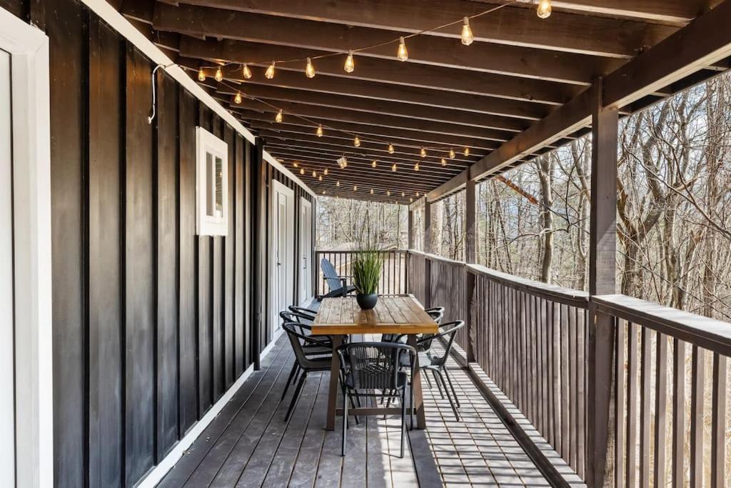 New! Modern Cabin With Two Decks, Bar & Game Room! 개틀린버그 외부 사진
