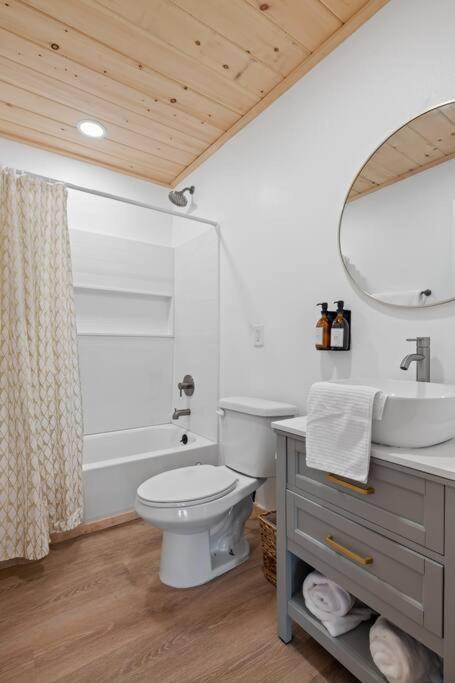 New! Modern Cabin With Two Decks, Bar & Game Room! 개틀린버그 외부 사진