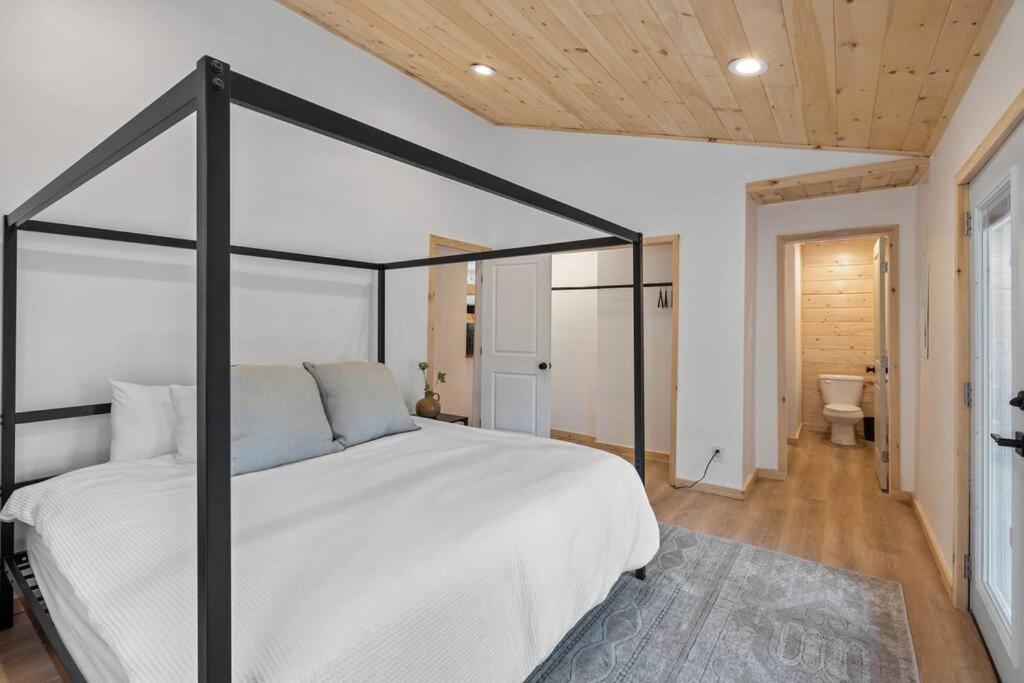 New! Modern Cabin With Two Decks, Bar & Game Room! 개틀린버그 외부 사진