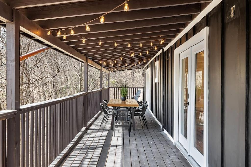 New! Modern Cabin With Two Decks, Bar & Game Room! 개틀린버그 외부 사진